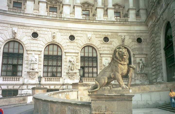 09 Vienna - In front of Newberg portion of H.jpg - ASCII